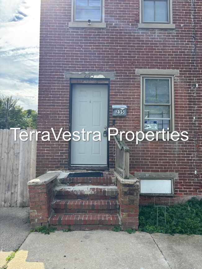 Building Photo - 2 Bed Single Family in Salem! Eligible for...