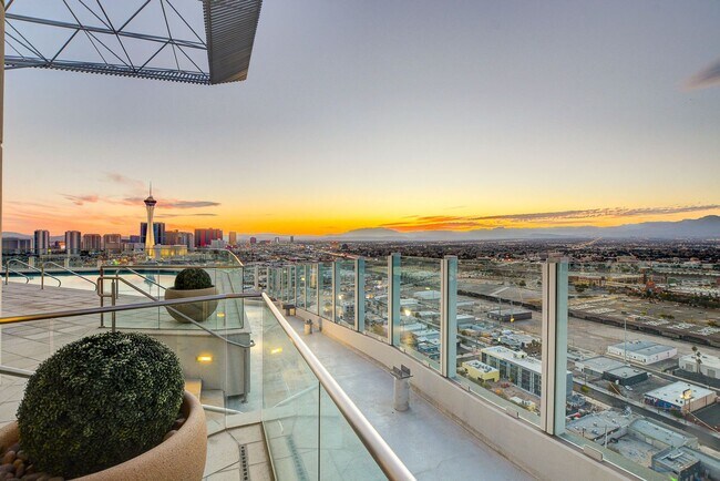 Building Photo - Newport Lofts 1813