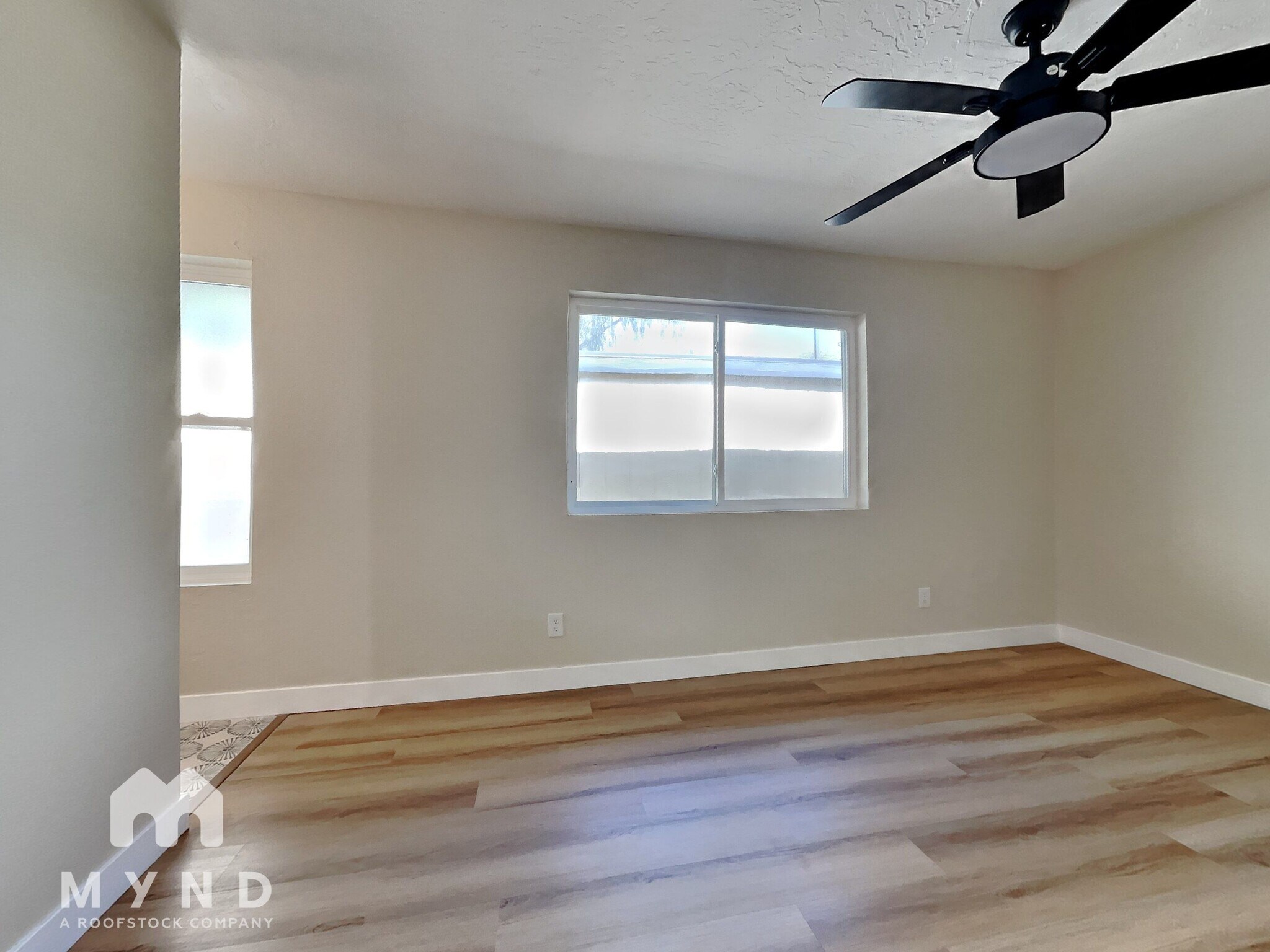 Building Photo - 5721 S Siesta Ln