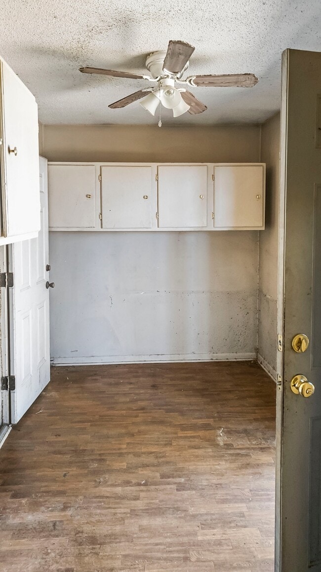 Building Photo - 204 Truman St