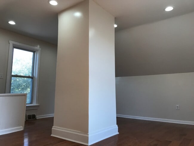Building Photo - Beautiful Single Family Home in Highland Park