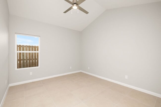 Building Photo - 408 Sparrow Rd