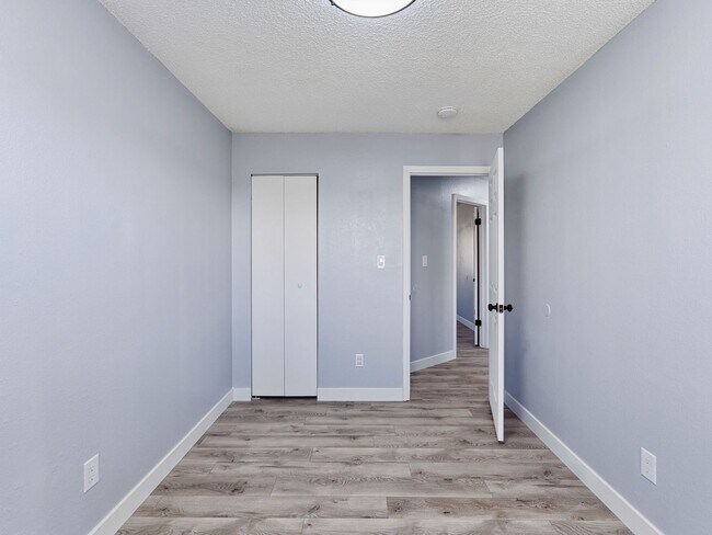 Building Photo - Palisade Perfection: Remodeled Condo Steps from Downtown!