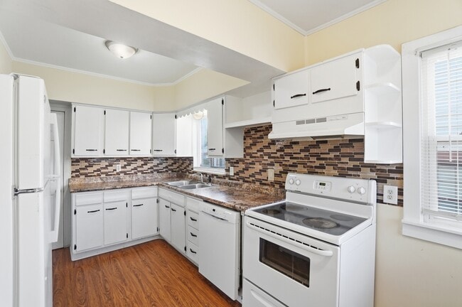 Building Photo - 1033 Forest Ave