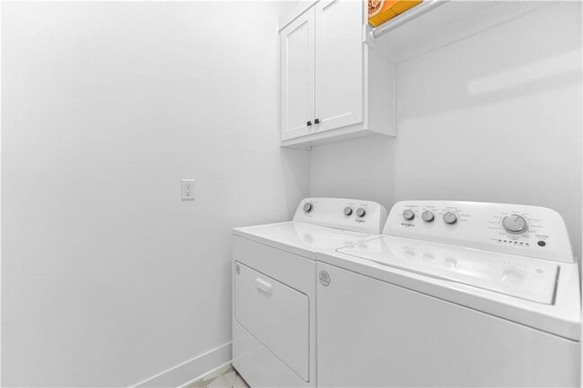 Building Photo - 2047 E Little Crew Dr