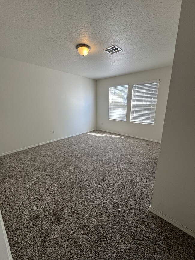Building Photo - 306 W Wood Owl Dr