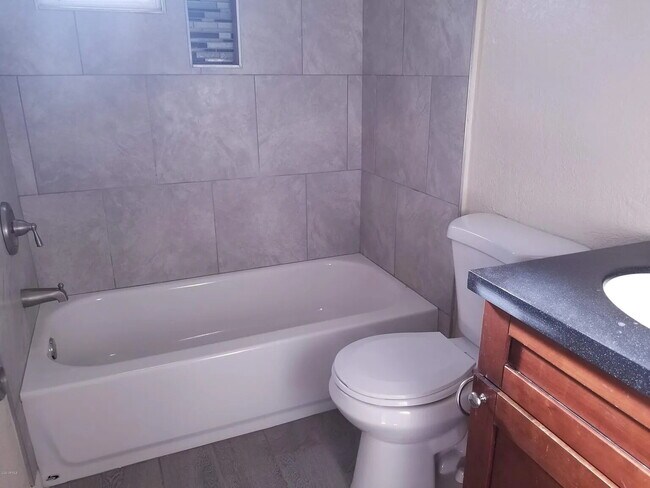 Building Photo - Spacious 1-Bed Home in North Phoenix with Private Backyard