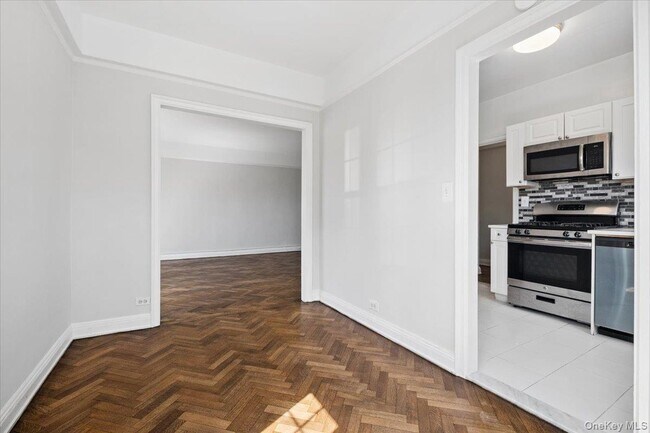 Building Photo - 45 Popham Rd