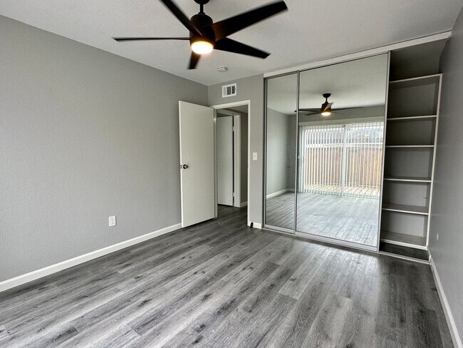 Building Photo - Beautiful 3 Bedroom 2 Bath Condo in Point Loma w/Three Private Patios