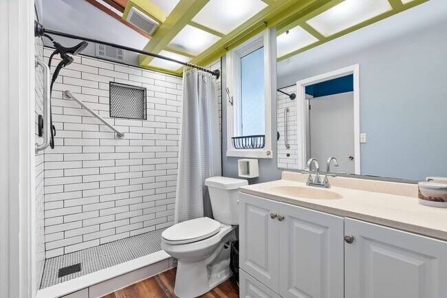 Building Photo - 103 Robinall Dr