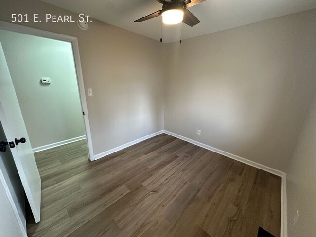 Building Photo - 501 E Pearl St