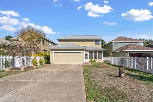 Building Photo - 633 Fairway