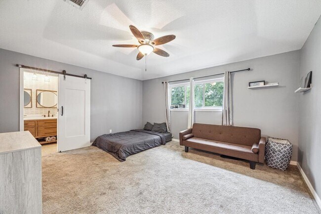 Building Photo - 6227 Creekside Ln