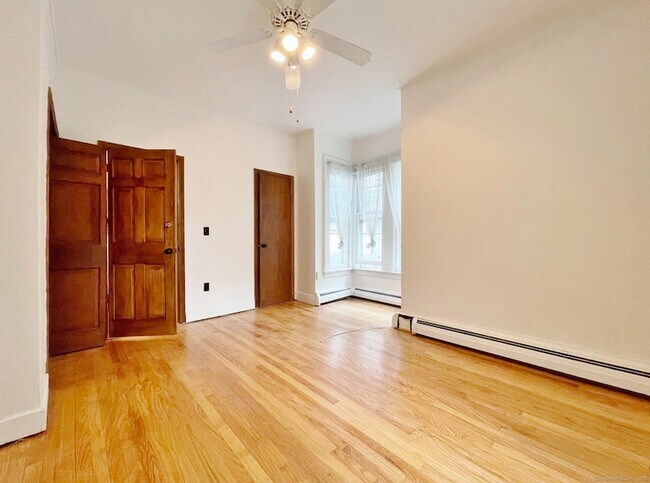 Building Photo - 105 W Elm St