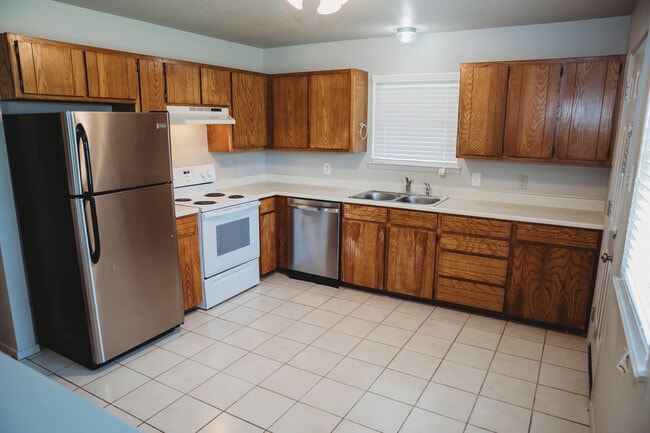 Building Photo - 505 W Bluebonnet Dr