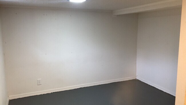 Building Photo - 1255 NW Davis Way