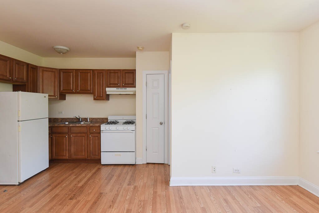 Building Photo - 2600 N Kimball Ave