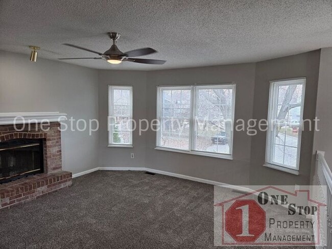 Building Photo - Cozy 3 bedroom 2.5 bathroom in Blue Springs, MO!