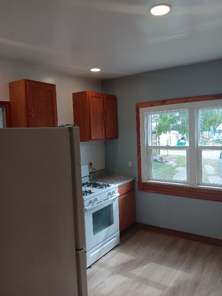 Building Photo - 126 Putnam St SW