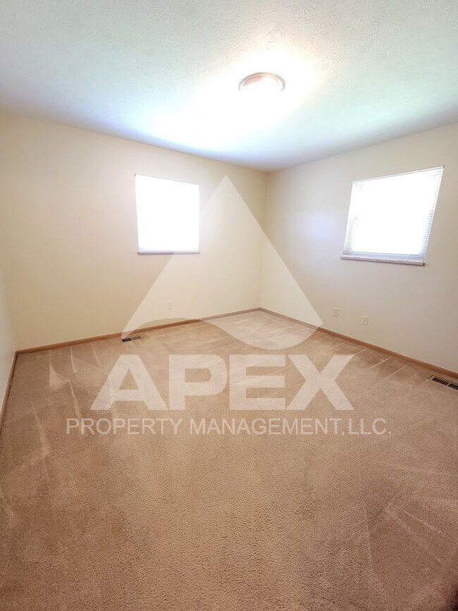 Building Photo - MOVE-IN SPECIAL, $1 RENT!! - Spacious Ground Floor 2 Bd - 1Ba Apartment in Fountain City -- END U...