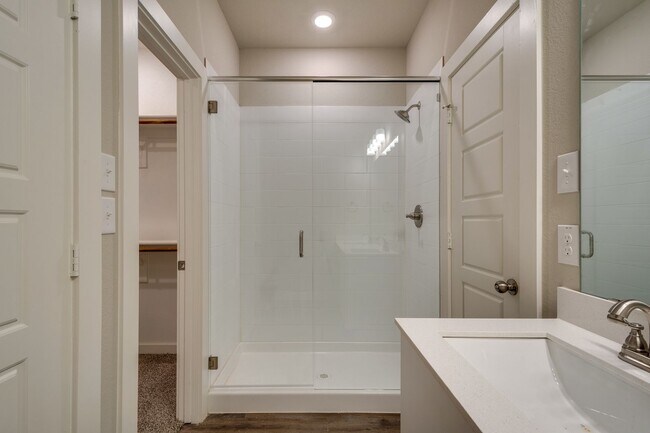 Building Photo - GORGEOUS 3 BEDROOM FOUR PLEX LOCATED IN MI...