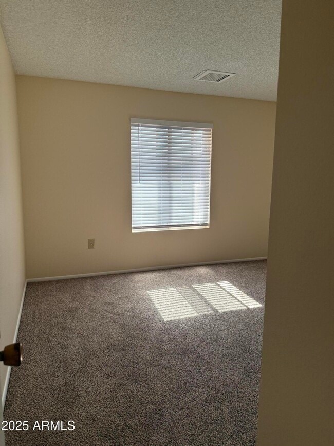 Building Photo - 9338 W Glen Oaks Cir N
