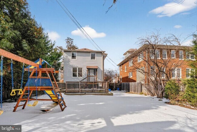 Building Photo - 7903 Woodbury Dr