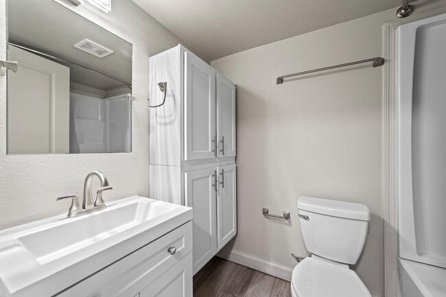 Building Photo - 8050 Baymeadows Cir W