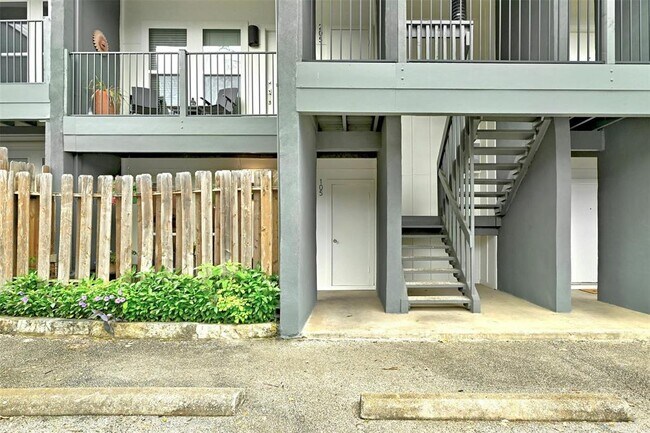Building Photo - 1509 W 39th 1/2 St