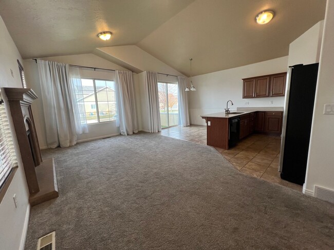 Building Photo - Stansbury Park Townhome with 3 Bedrooms