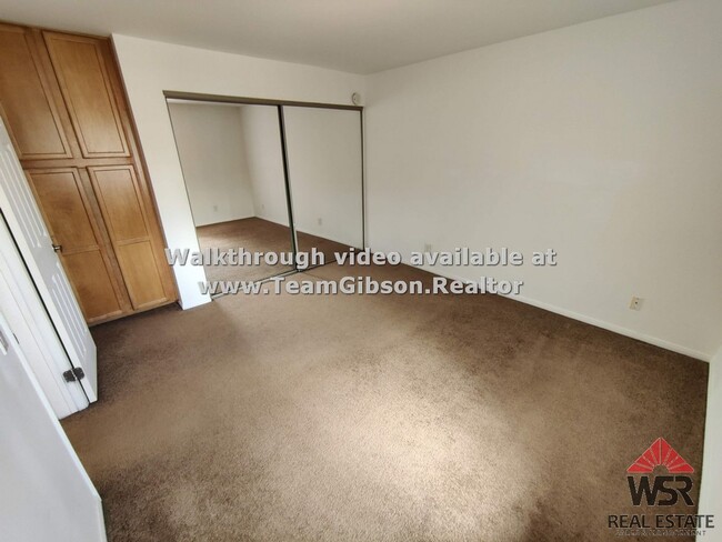 Building Photo - 1 Bedroom, Upstairs Condo