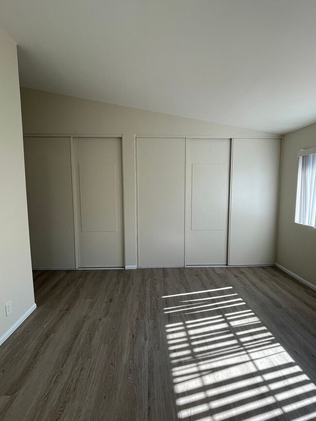 Building Photo - 3/2 Townhouse in Las Palmas UTC/La Jolla