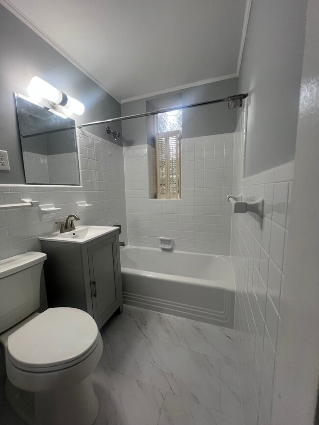 Building Photo - 1217 N Main St