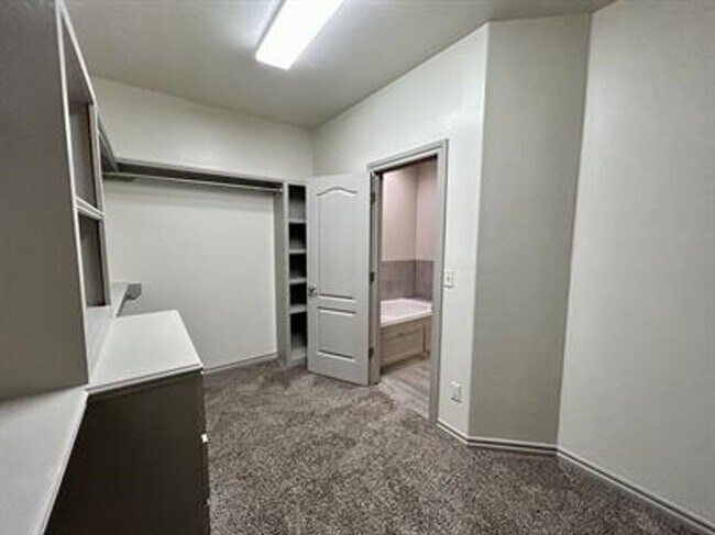 Building Photo - 4 Bedroom