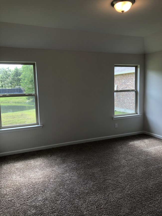 Building Photo - 28364 Longfellow Ln
