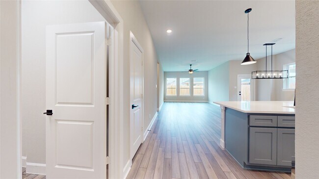 Building Photo - 122 Hazelnut Dr