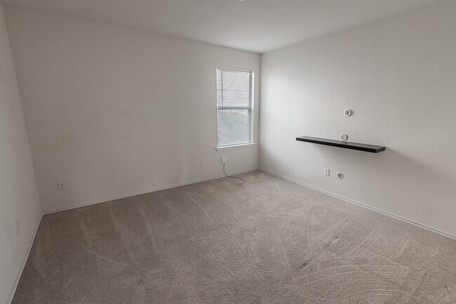 Building Photo - 210 Rinehardt St