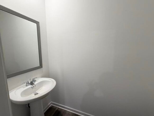 Building Photo - 105 Elijah St