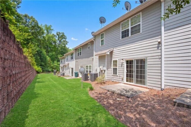 Building Photo - 3194 Cedar Glade Ln NE