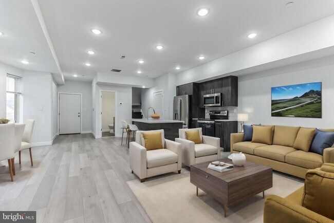 Building Photo - 2301 N 6th St