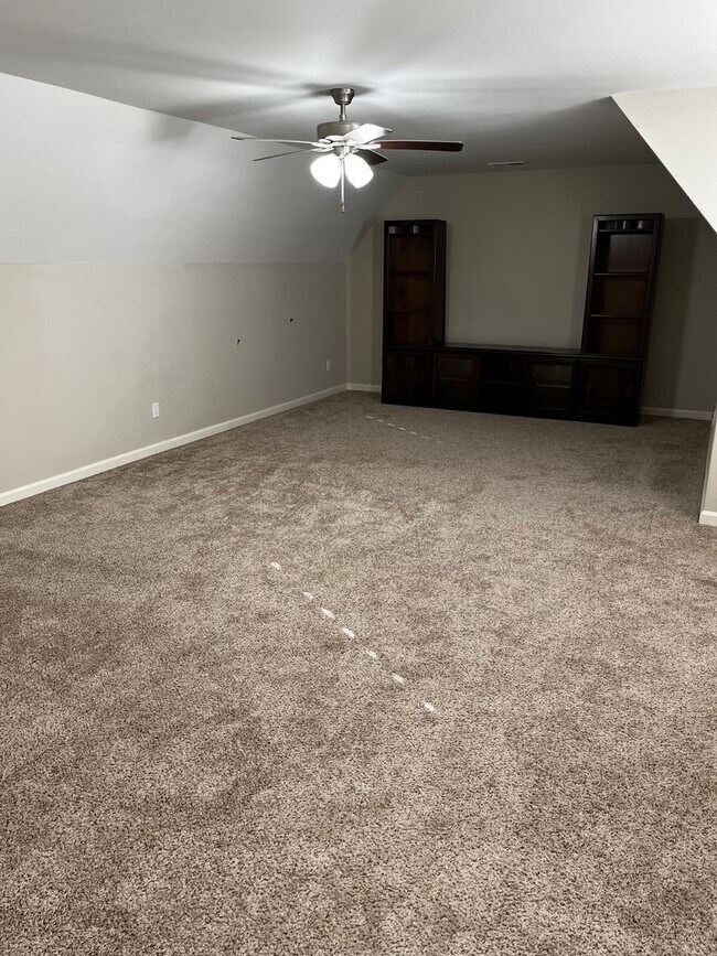 Building Photo - Custom Built home in a quiet subdivision