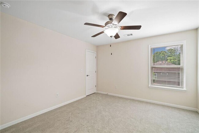 Building Photo - 522 Spring View Dr