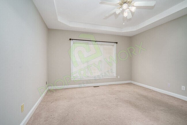 Building Photo - Executive Style Rental in Red Oak