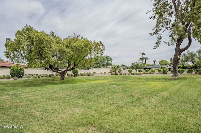 Building Photo - 7322 E Sierra Vista Dr