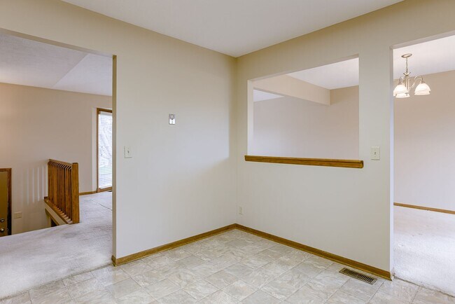 Building Photo - Millard 3 Bedroom!!