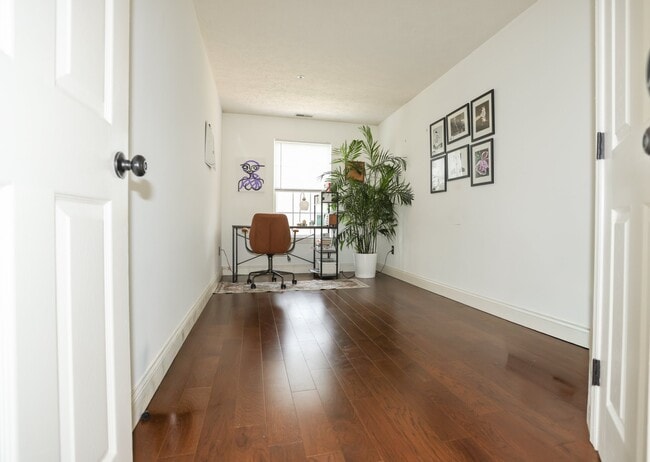 Building Photo - 707 Harvest Run Dr