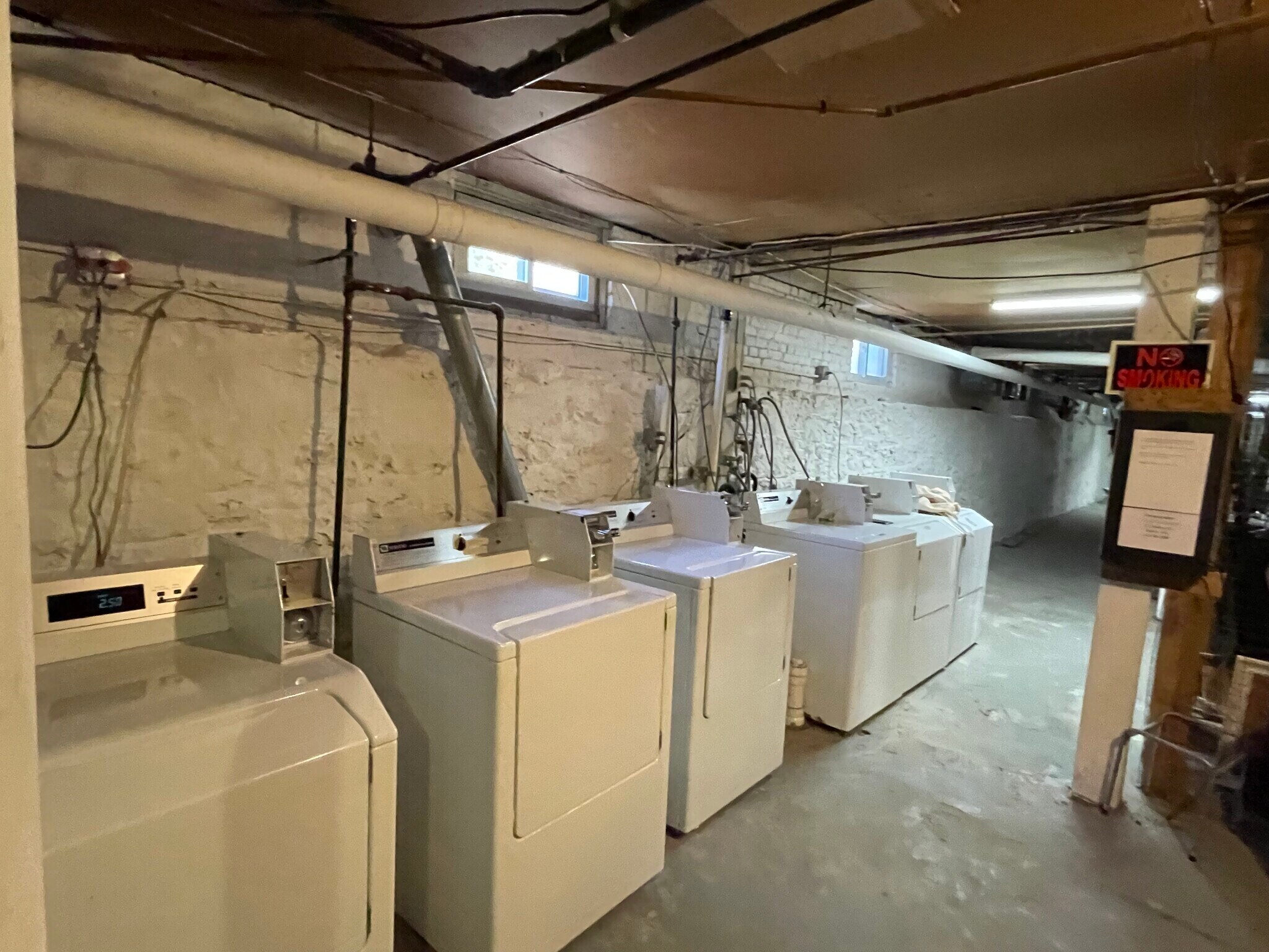 Building Photo - 19 Roberts St