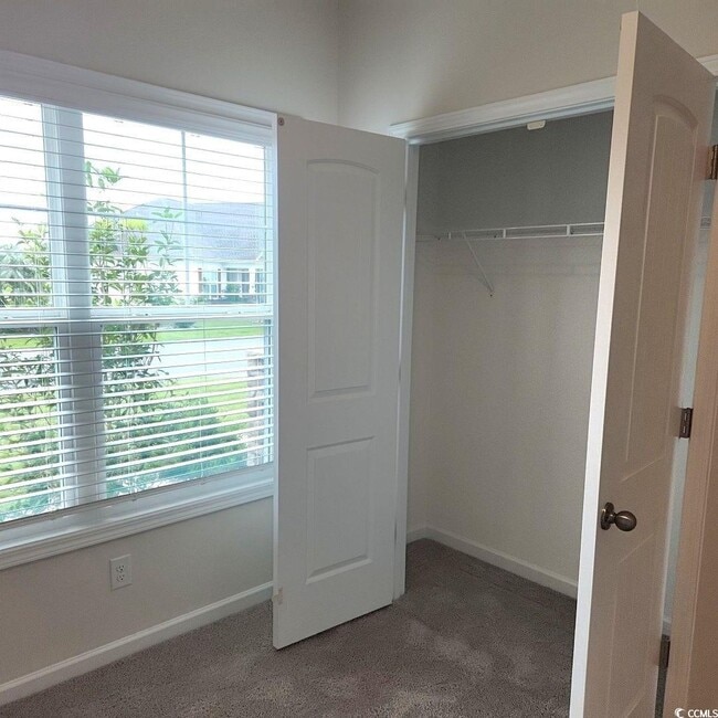 Building Photo - 497 Hillsborough Dr