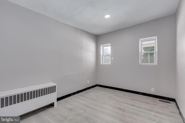 Building Photo - 4211 Garrett Rd