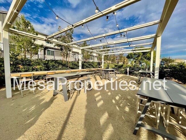 Building Photo - 3647 E Bright Paseo